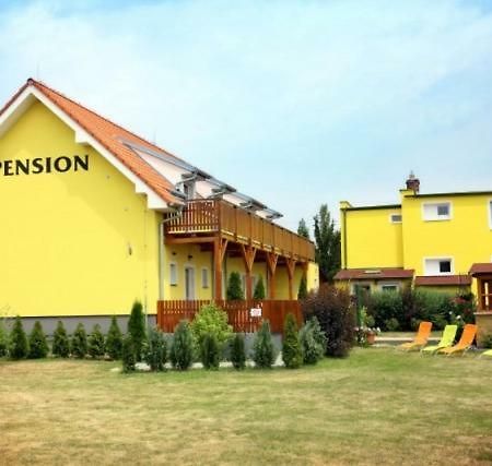 Penzion Tri Koruny - Budova Valerie Havraníky Exterior foto